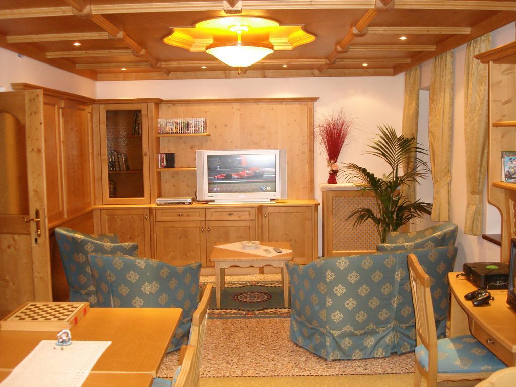 Albergo Garni Ajarnola Auronzo di Cadore Exterior photo
